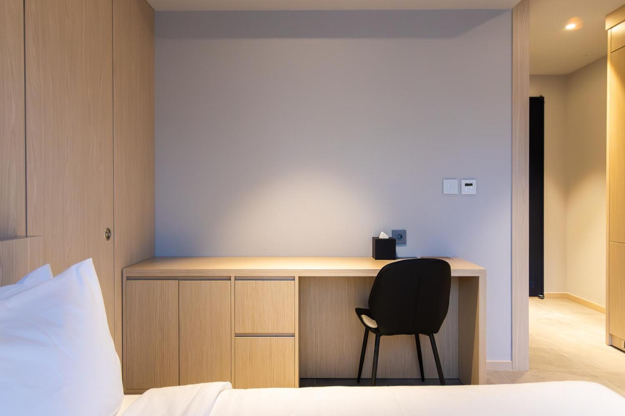 Homes Red Myeongdong Khách sạn 4*