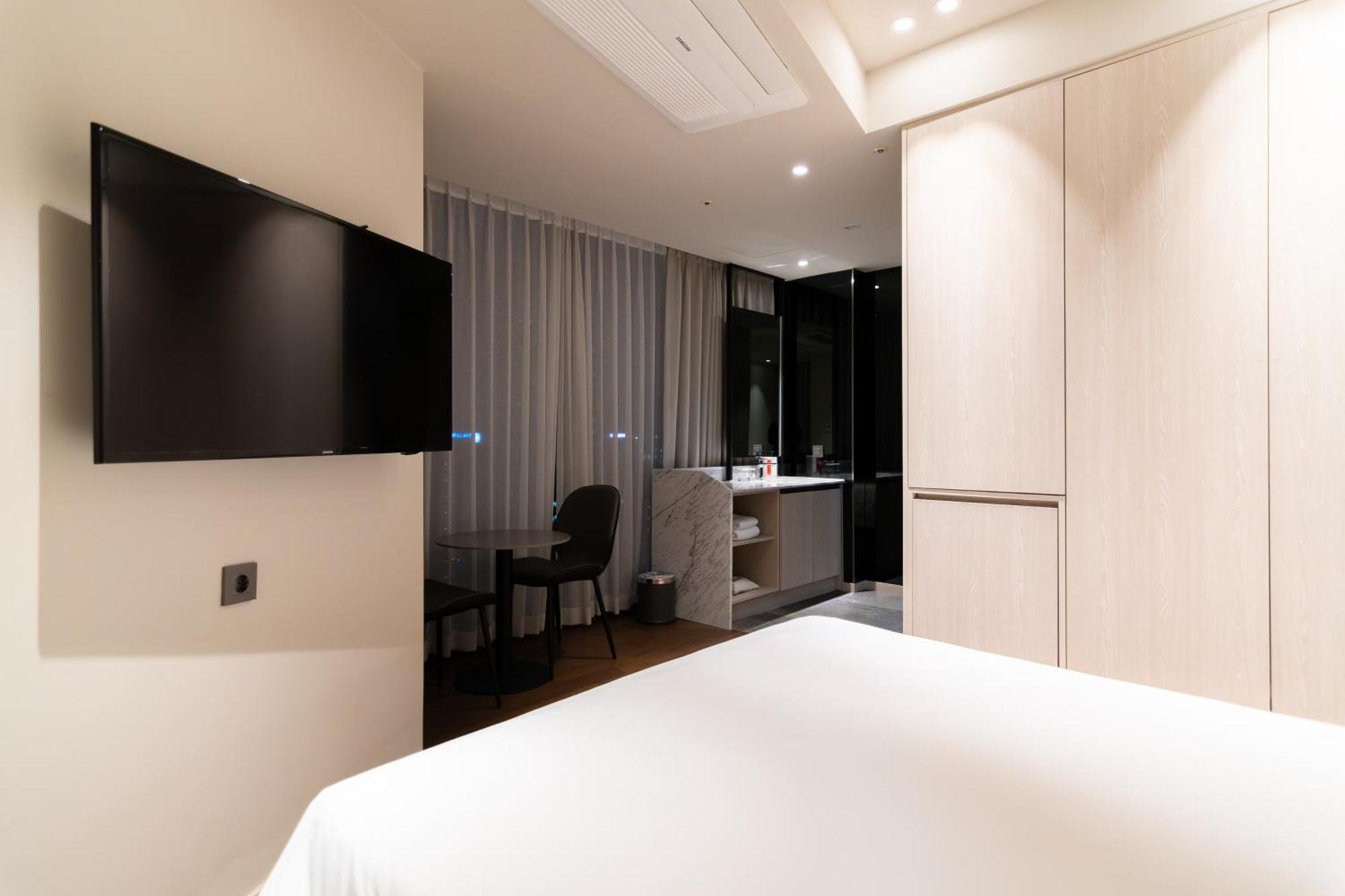 Khách sạn Homes Red Myeongdong Seoul