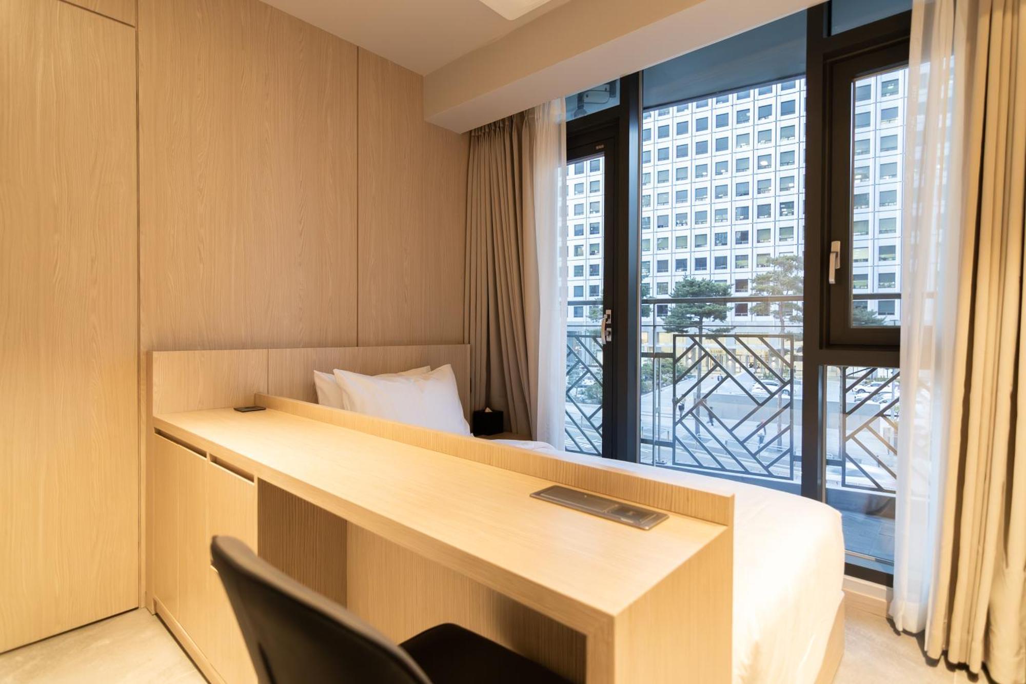 Homes Red Myeongdong Khách sạn 4*