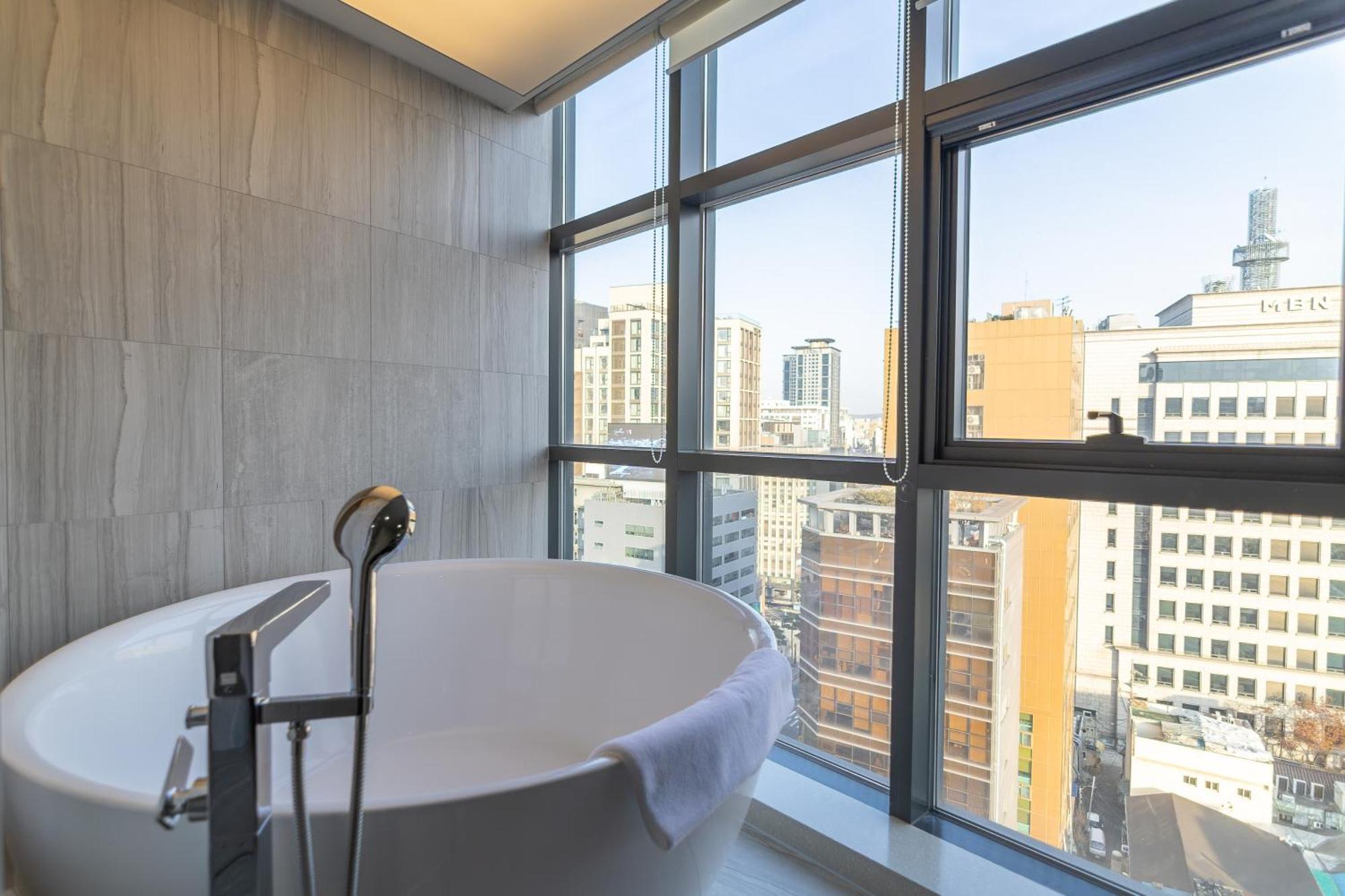 Homes Red Myeongdong Hotel