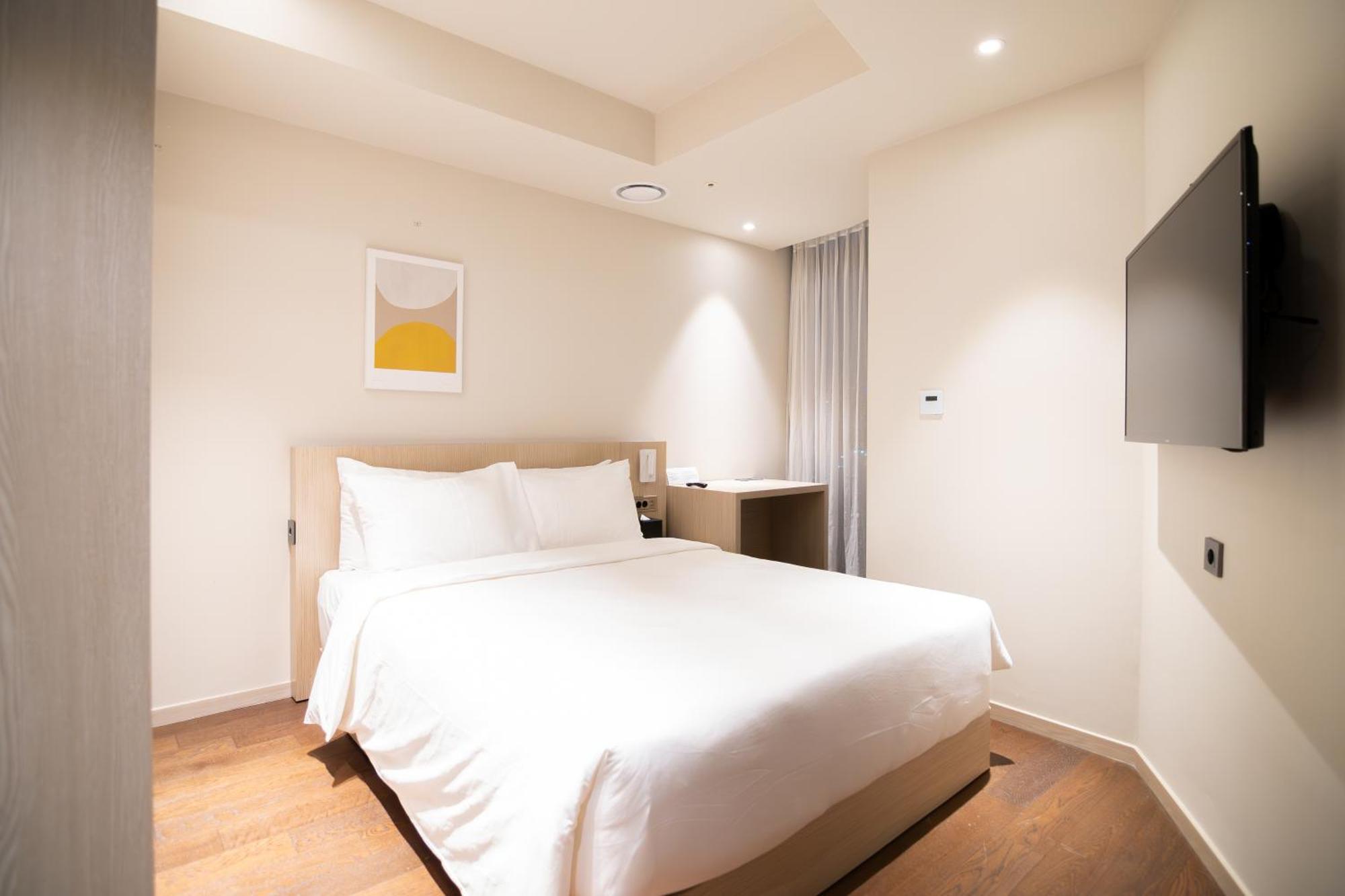 Homes Red Myeongdong Hotel 4*